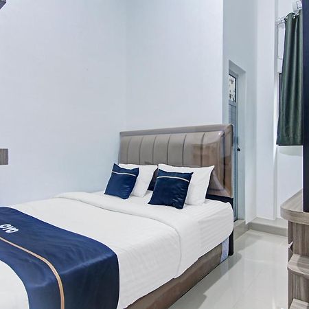 Oyo 90704 Nabila Residence Syariah Padang  Ngoại thất bức ảnh