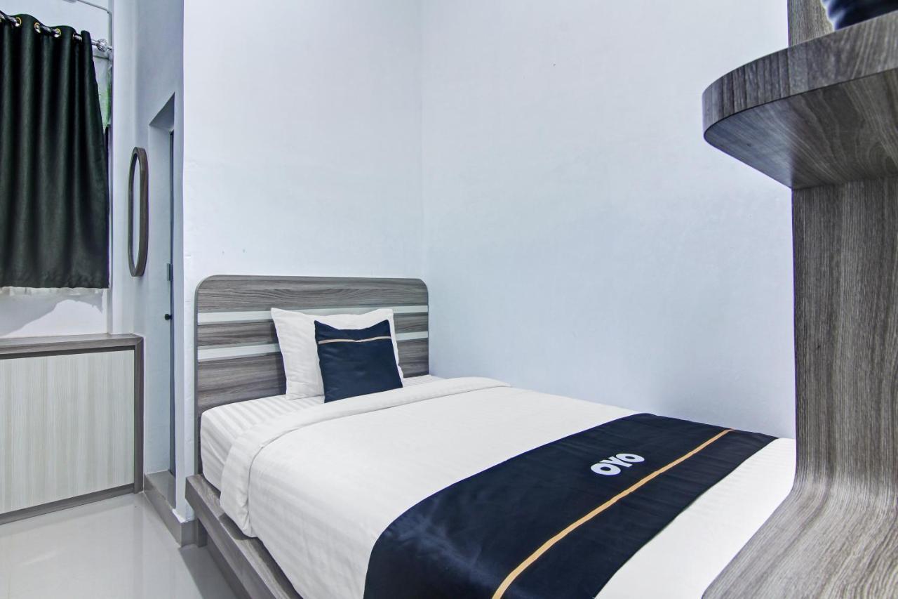 Oyo 90704 Nabila Residence Syariah Padang  Ngoại thất bức ảnh