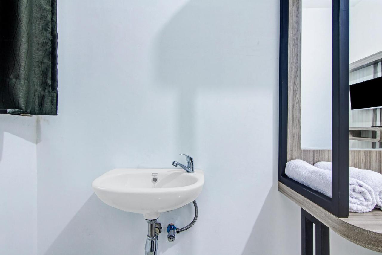 Oyo 90704 Nabila Residence Syariah Padang  Ngoại thất bức ảnh